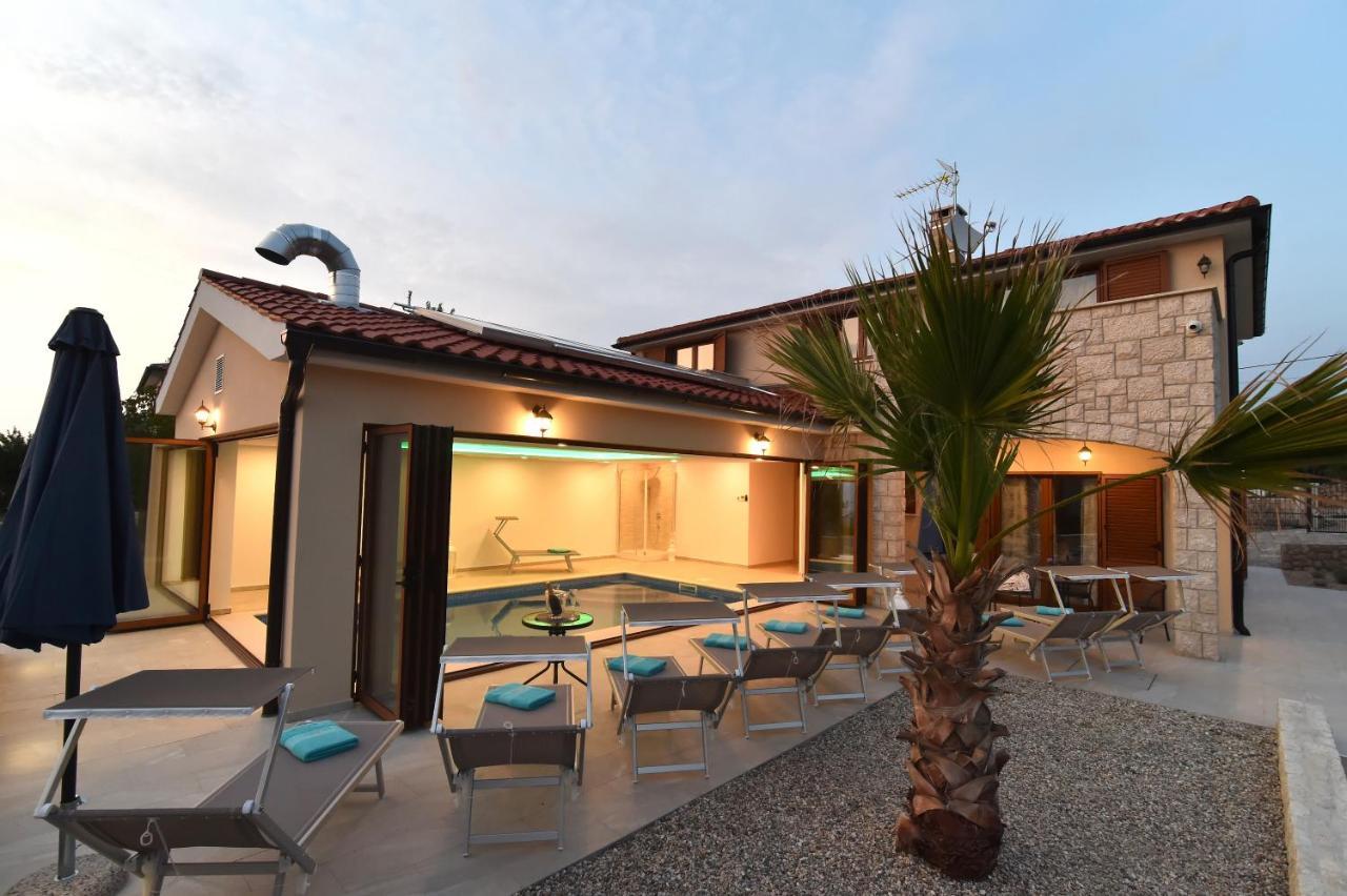 Villa Muskatel -With Heated Pool Brzac Esterno foto