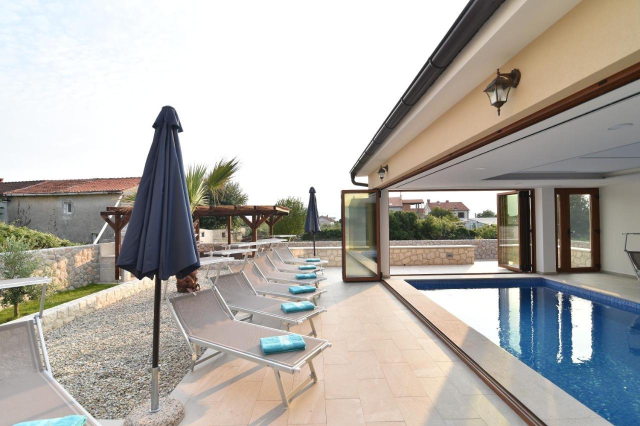 Villa Muskatel -With Heated Pool Brzac Esterno foto