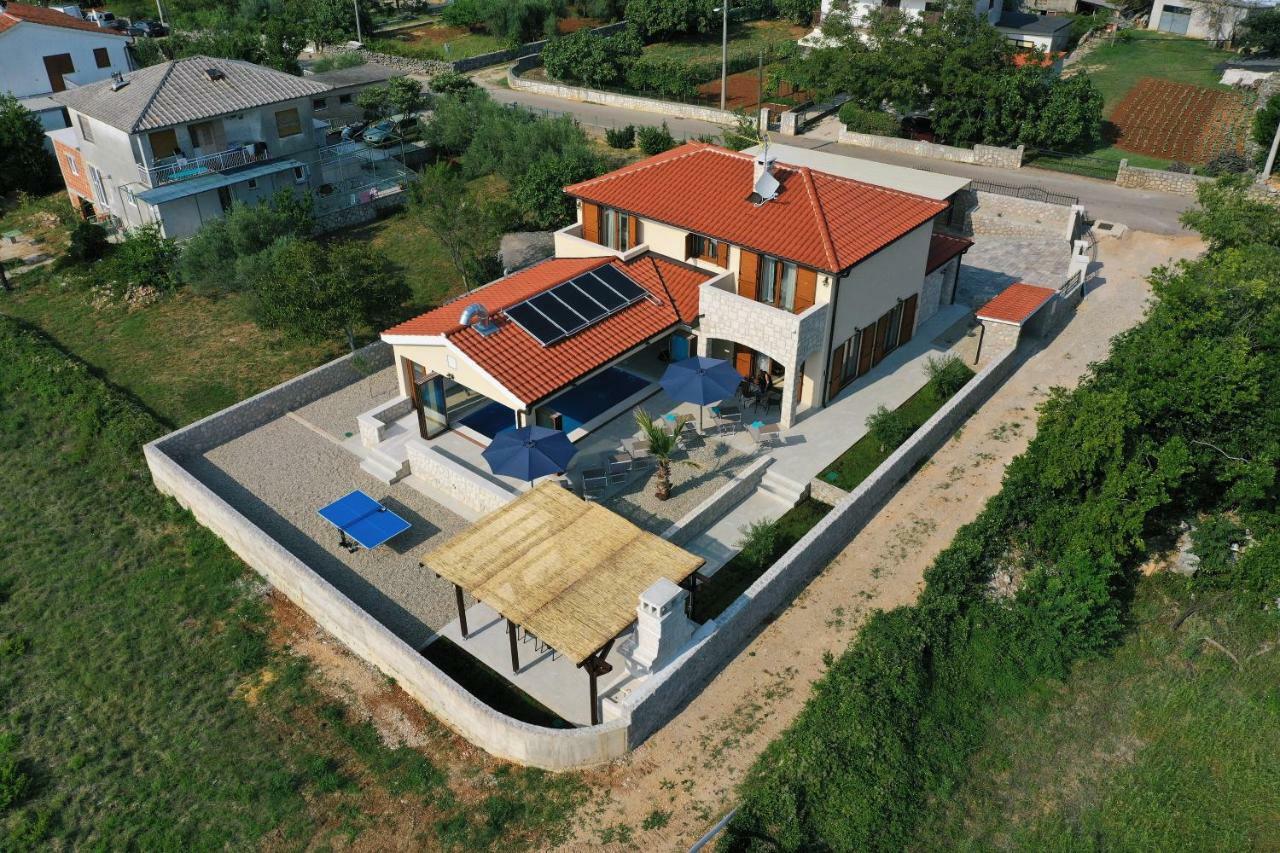 Villa Muskatel -With Heated Pool Brzac Esterno foto