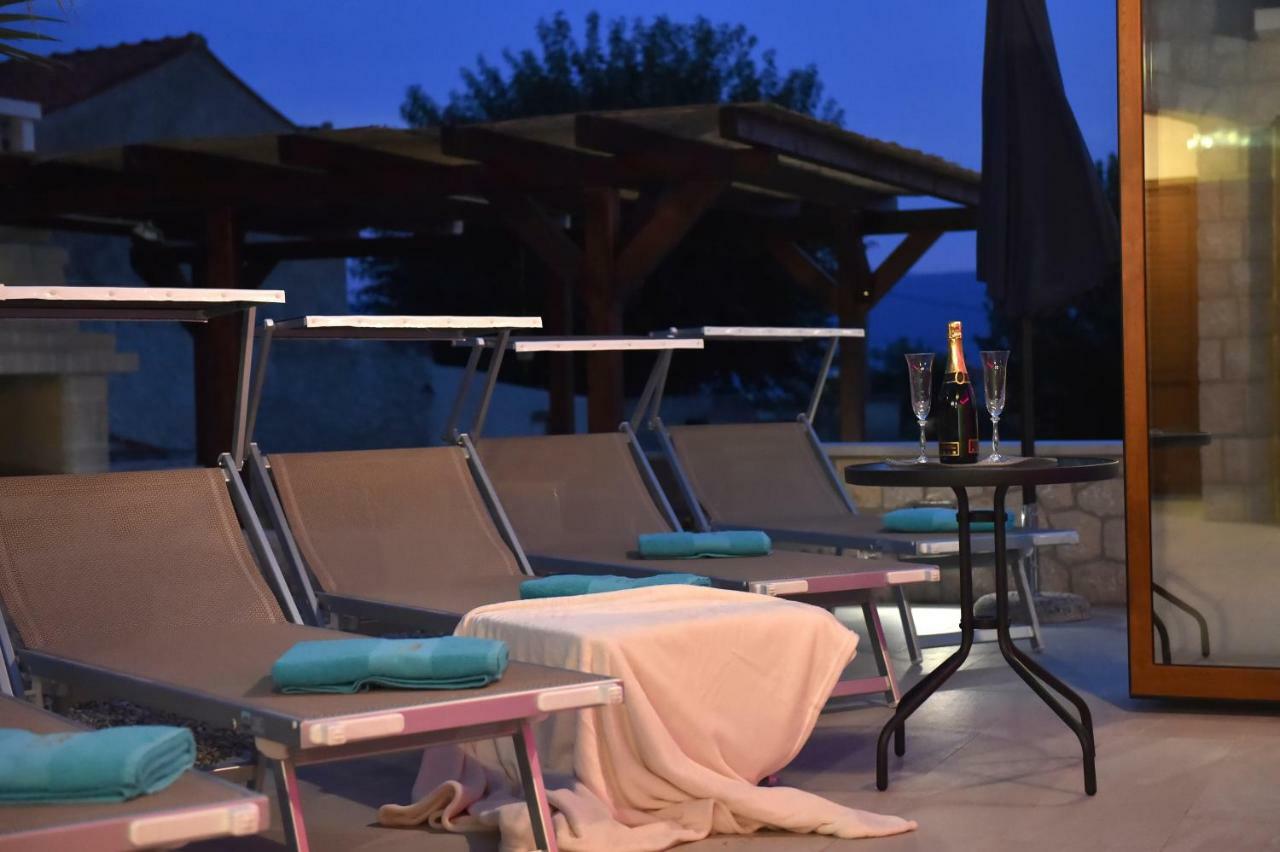 Villa Muskatel -With Heated Pool Brzac Esterno foto